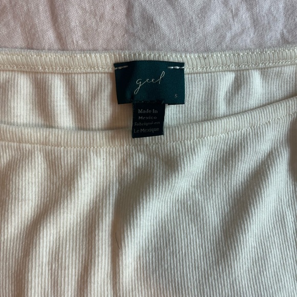 Geel Swan Top / Cream Ruffle Hem - Picture 2 of 2